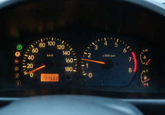 Подержанный автомобиль Suzuki Swift Hatchback 2002 года (13 фото)