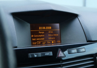 Подержанный автомобиль Opel Astra Hatchback 2008 года (12 фото)