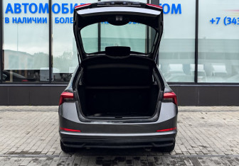 Подержанный автомобиль Skoda Rapid Liftback 2021 года (19 фото)