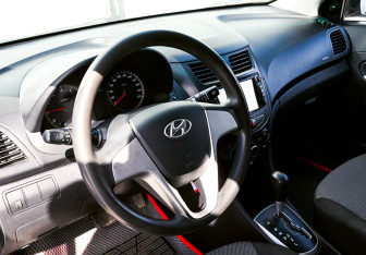 Подержанный автомобиль Hyundai Solaris Sedan 2011 года (13 фото)