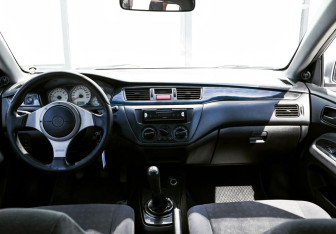 Подержанный автомобиль Mitsubishi Lancer Sedan 2005 года (16 фото)