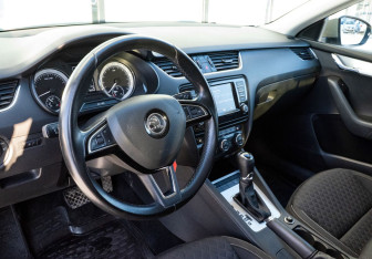 Подержанный автомобиль Skoda Octavia Liftback 2016 года (9 фото)
