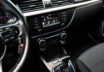 Подержанный автомобиль Kia Rio Hatchback 2019 года (6 фото)