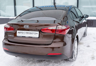 Подержанный автомобиль Kia Cerato Sedan 2015 года (5 фото)
