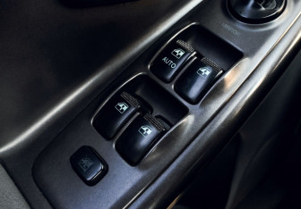Подержанный автомобиль Hyundai Elantra Sedan 2005 года (12 фото)