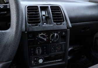 Подержанный автомобиль LADA (ВАЗ) 2111 2000 года (11 фото)