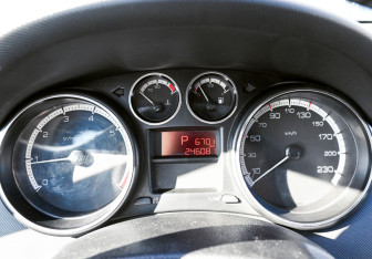 Подержанный автомобиль Peugeot 308 Hatchback 2011 года (11 фото)