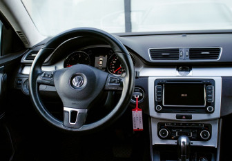 Подержанный автомобиль Volkswagen Passat Sedan 2011 года (19 фото)