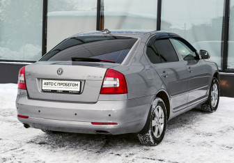 Подержанный автомобиль Skoda Octavia Liftback 2009 года (5 фото)