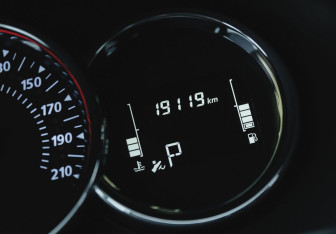 Подержанный автомобиль Renault Logan Sedan 2022 года (15 фото)