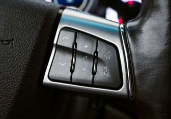 Подержанный автомобиль Cadillac SRX 2011 года (13 фото)