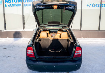 Подержанный автомобиль Skoda Octavia Liftback 2001 года (17 фото)