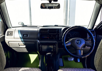 Подержанный автомобиль Suzuki Jimny 1998 года (17 фото)