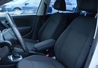 Подержанный автомобиль Volkswagen Polo Sedan 2013 года (16 фото)