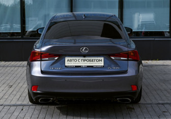 Подержанный автомобиль Lexus IS Sedan 2018 года (4 фото)
