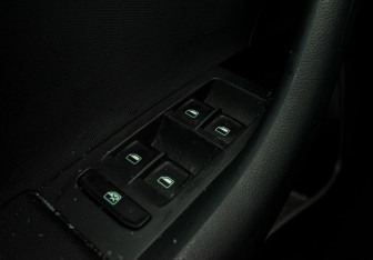 Подержанный автомобиль Skoda Rapid Liftback 2015 года (12 фото)