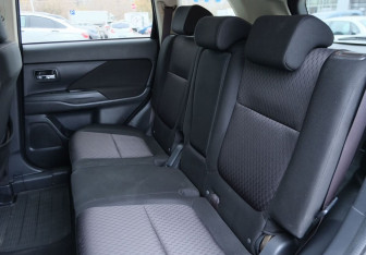 Подержанный автомобиль Mitsubishi Outlander 2013 года (18 фото)