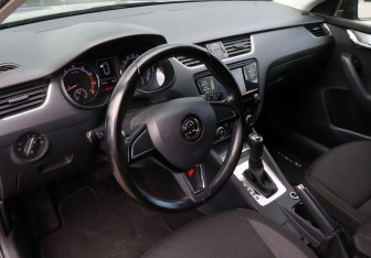 Подержанный автомобиль Skoda Octavia Liftback 2018 года (9 фото)