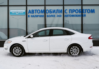 Подержанный автомобиль Ford Mondeo Liftback 2010 года (2 фото)