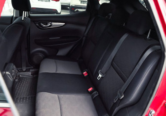 Подержанный автомобиль Nissan Qashqai 2014 года (10 фото)