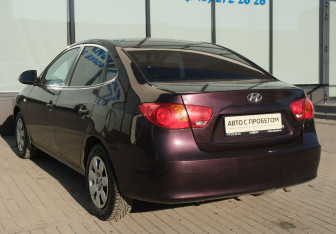 Подержанный автомобиль Hyundai Elantra Sedan 2008 года (3 фото)