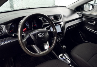 Подержанный автомобиль Kia Rio Sedan 2012 года (13 фото)