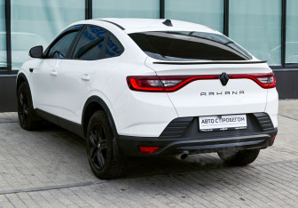 Подержанный автомобиль Renault Arkana 2021 года (3 фото)