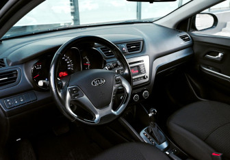 Подержанный автомобиль Kia Rio Sedan 2015 года (15 фото)