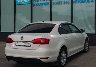 Подержанный автомобиль Volkswagen Jetta Sedan 2012 года (5 фото)