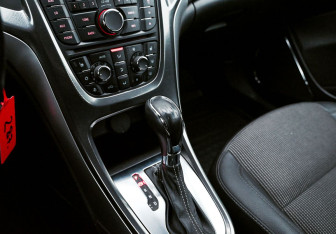 Подержанный автомобиль Opel Astra Wagon 2012 года (9 фото)