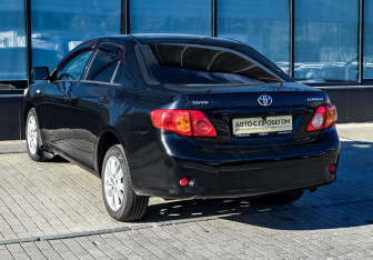 Подержанный автомобиль Toyota Corolla Sedan 2008 года (3 фото)