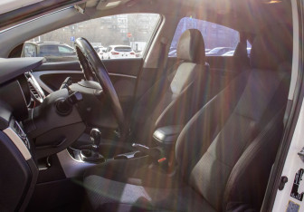 Подержанный автомобиль Hyundai i30 Hatchback 2013 года (16 фото)