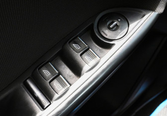 Подержанный автомобиль Ford Focus Sedan 2011 года (12 фото)