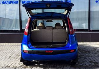 Подержанный автомобиль Nissan Note 2006 года (16 фото)