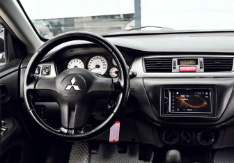 Подержанный автомобиль Mitsubishi Lancer Wagon 2008 года (20 фото)