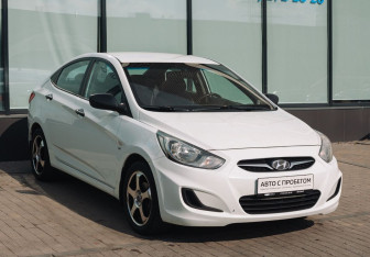 Подержанный автомобиль Hyundai Solaris Sedan 2012 года (7 фото)