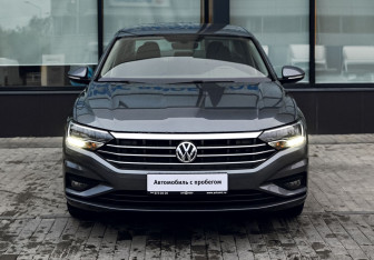Подержанный автомобиль Volkswagen Jetta Sedan 2020 года (8 фото)