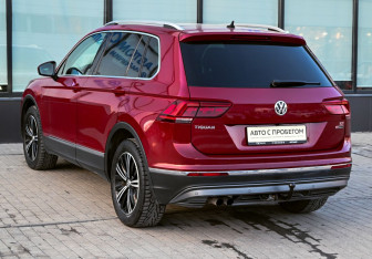 Подержанный автомобиль Volkswagen Tiguan 2018 года (3 фото)