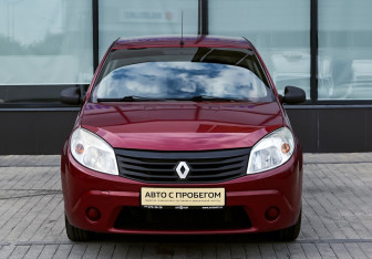 Подержанный автомобиль Renault Sandero 2014 года (8 фото)