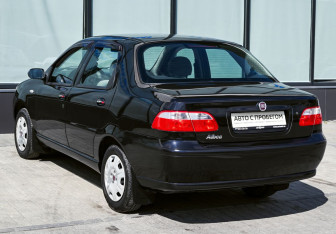 Подержанный автомобиль Fiat Albea 2011 года (3 фото)