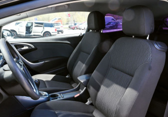 Подержанный автомобиль Opel Astra Hatchback 2013 года (17 фото)