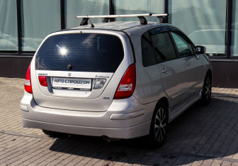 Подержанный автомобиль Suzuki Liana Wagon 2004 года (5 фото)