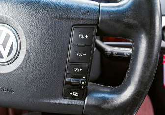 Подержанный автомобиль Volkswagen Touareg 2008 года (14 фото)