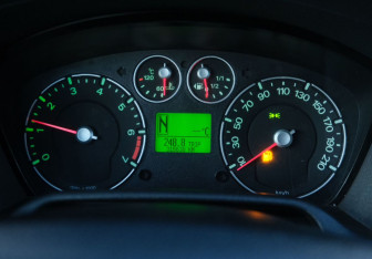 Подержанный автомобиль Ford Fusion 2006 года (14 фото)