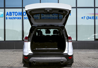 Подержанный автомобиль Ford Kuga 2014 года (20 фото)