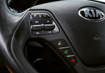 Подержанный автомобиль Kia Ceed Hatchback 2015 года (13 фото)