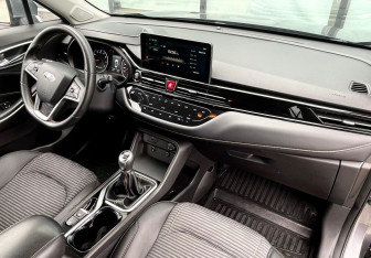 Подержанный автомобиль Москвич 3 2023 года (10 фото)