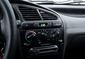 Подержанный автомобиль Chevrolet Lanos 2006 года (12 фото)