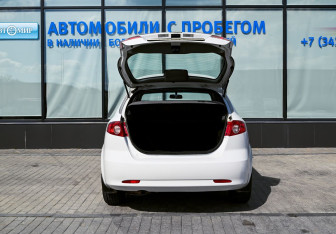 Подержанный автомобиль Chevrolet Lacetti Hatchback 2012 года (18 фото)