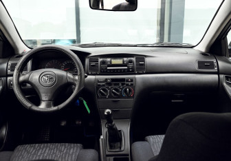 Подержанный автомобиль Toyota Corolla Wagon 2003 года (16 фото)